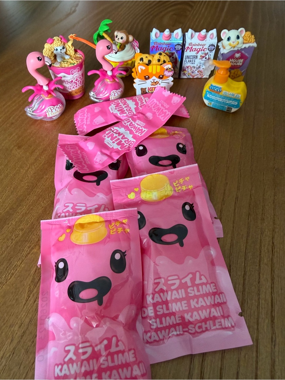 Zuru Mini Brands Kawaii 10 Mini Figures Slime Magnifying Glass Ultra R Unicorn